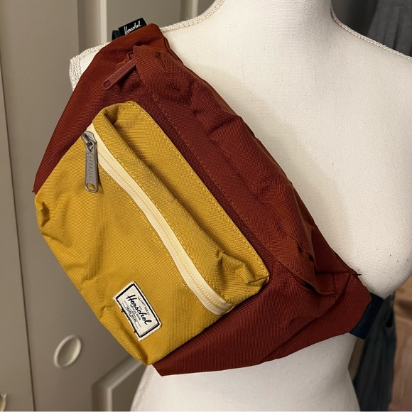 Herschel Supply Company Handbags - Herschel Seventeen Hip Pack